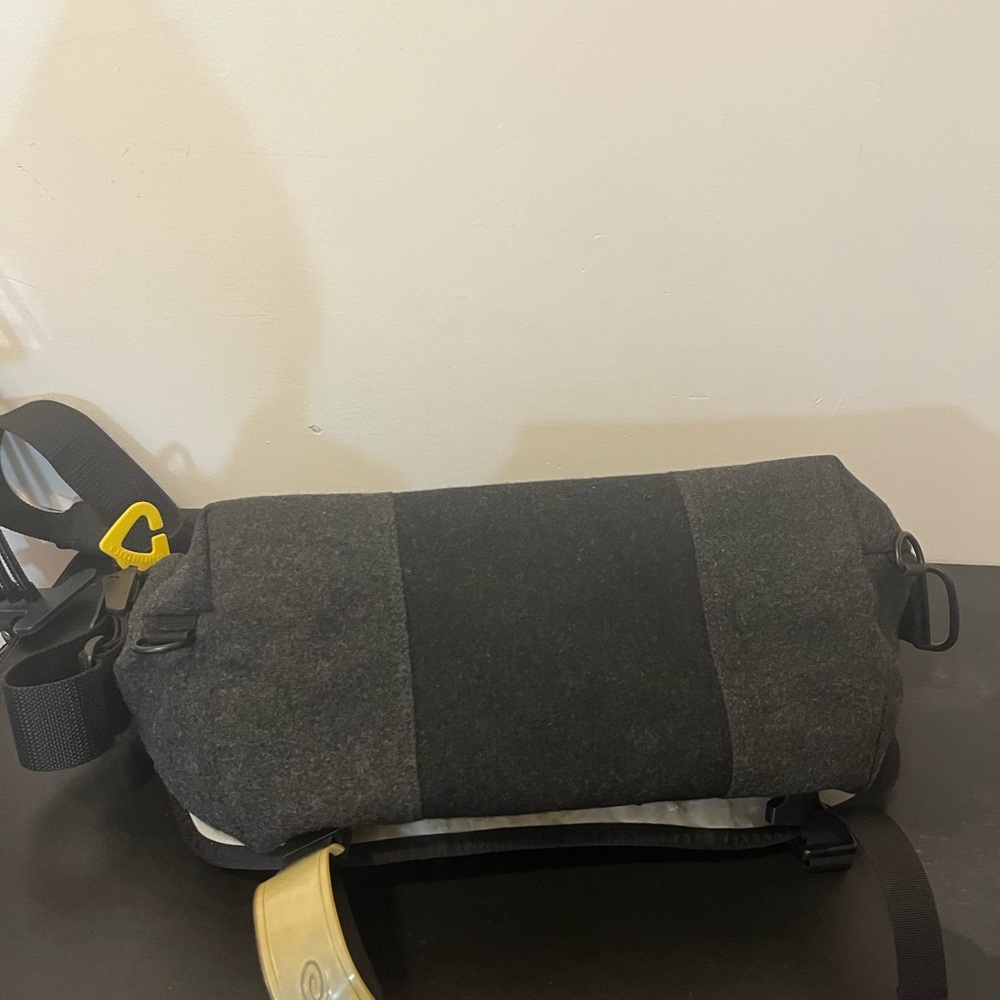 TIMBUK2 Black Messenger Bag barely used! Built to last! - Picture 2 of 11
